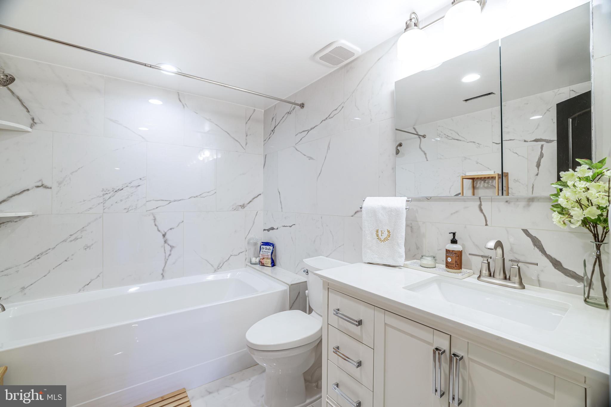 KINGS MANOR TOWNE HOUSES - Residential