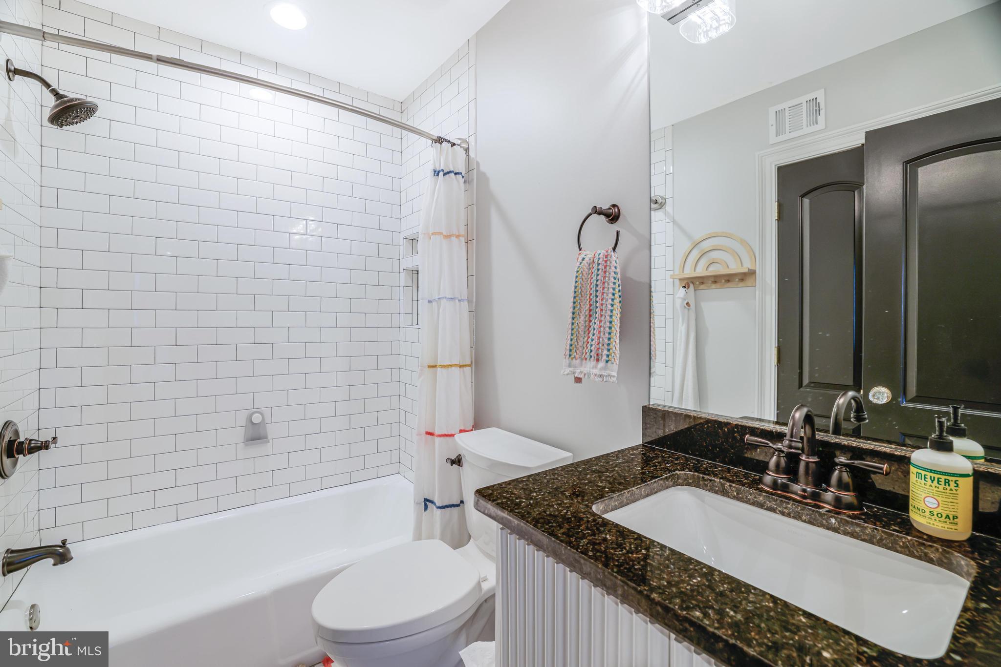 KINGS MANOR TOWNE HOUSES - Residential