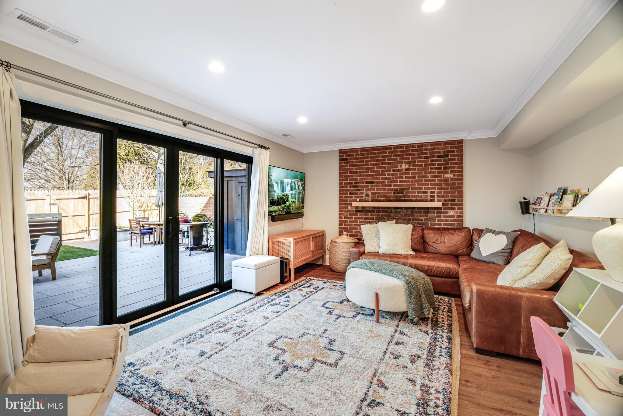 KINGS MANOR TOWNE HOUSES - Residential