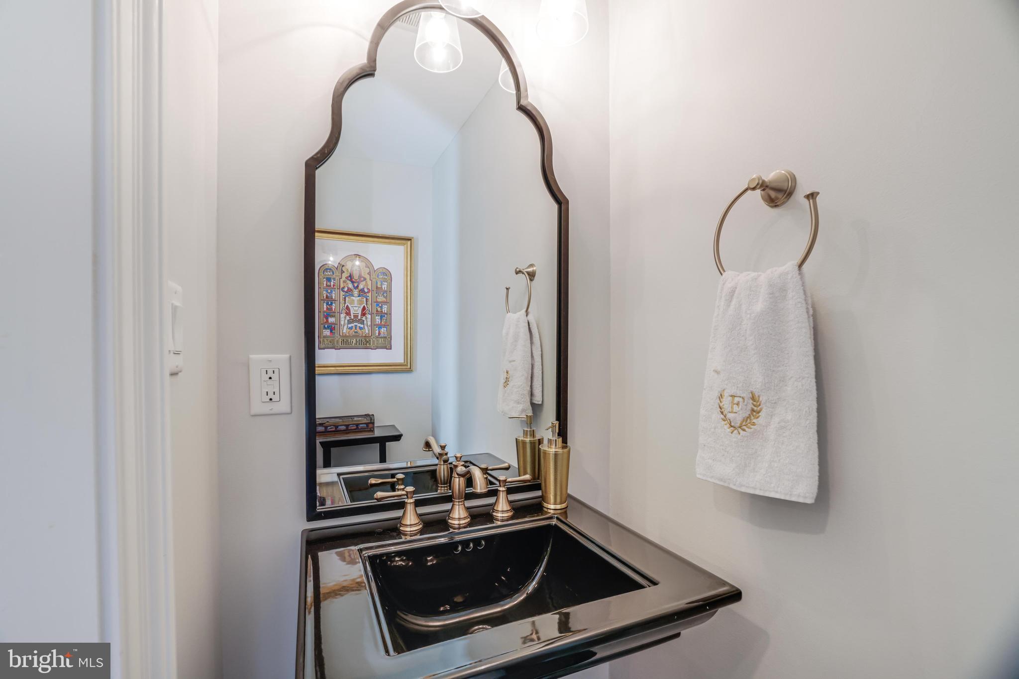 KINGS MANOR TOWNE HOUSES - Residential