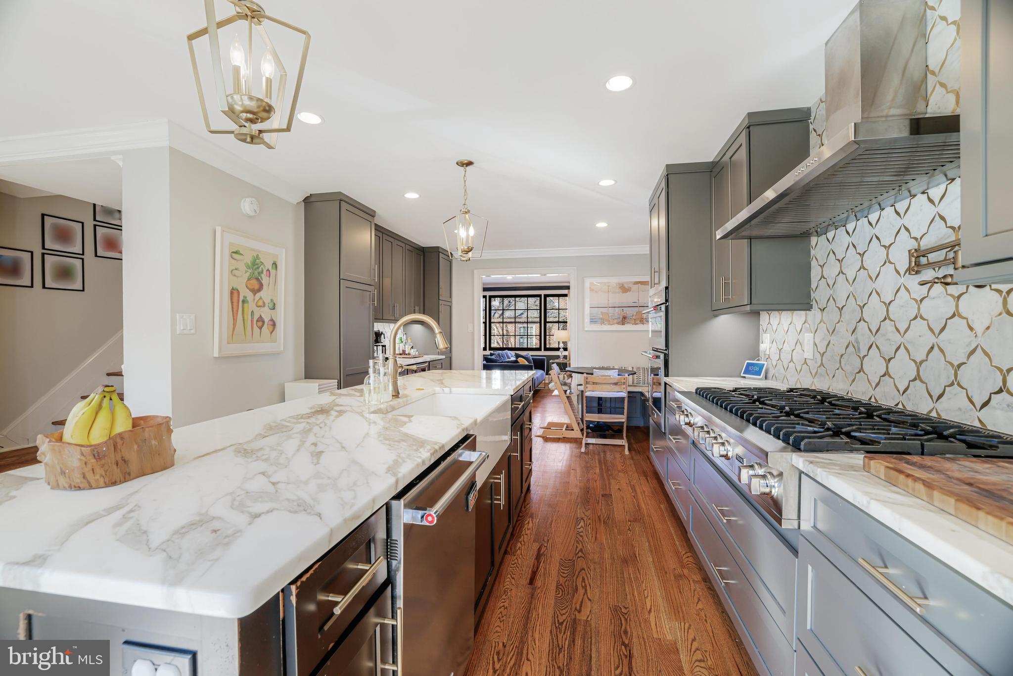 KINGS MANOR TOWNE HOUSES - Residential