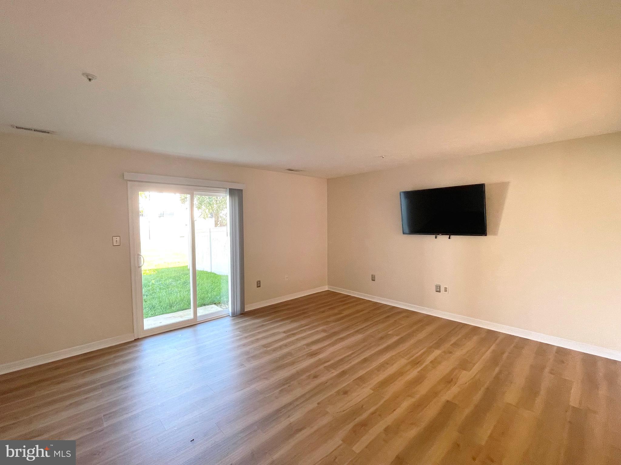 LAUREL GLEN - Residential Lease