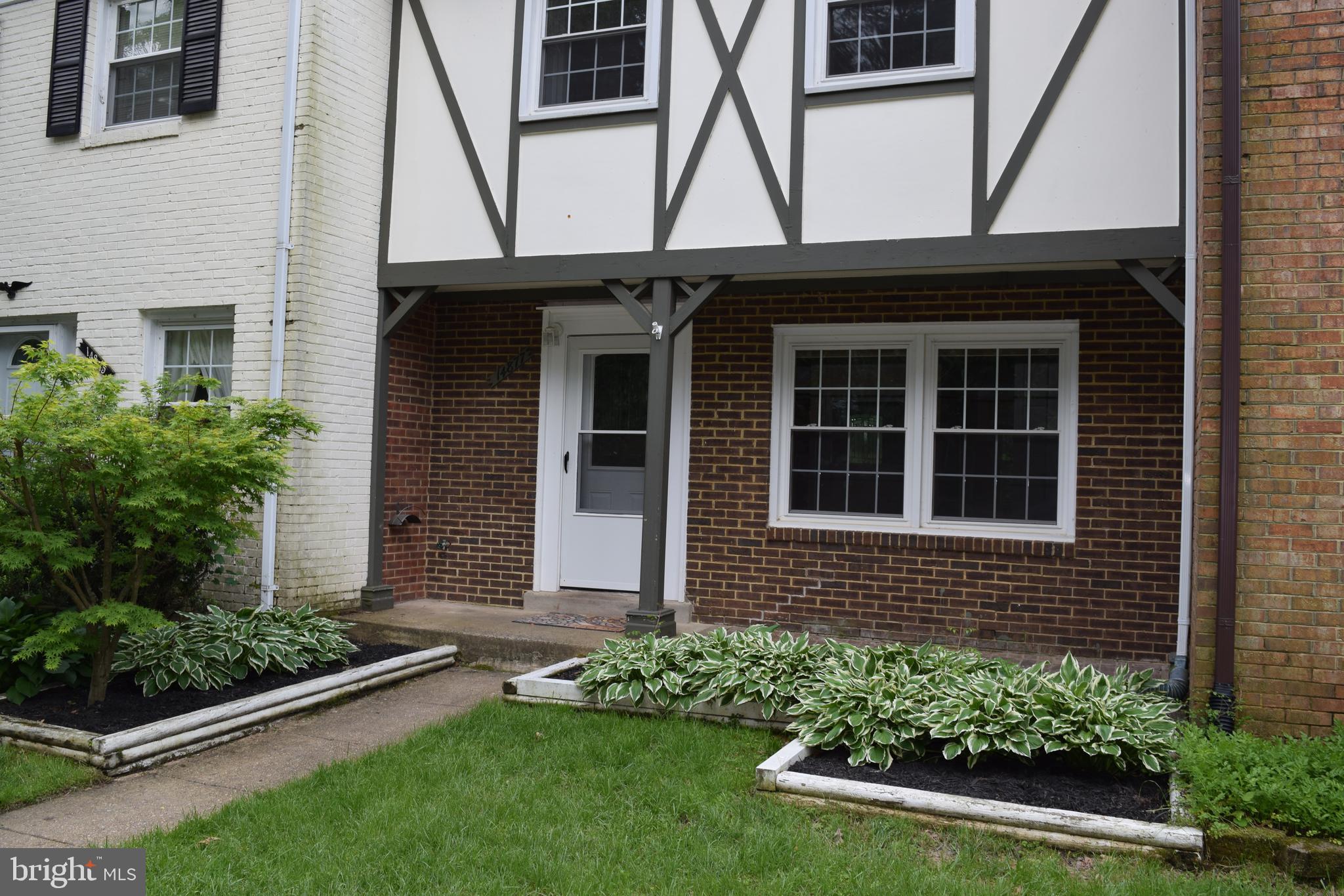 LONDON TOWNE - Residential