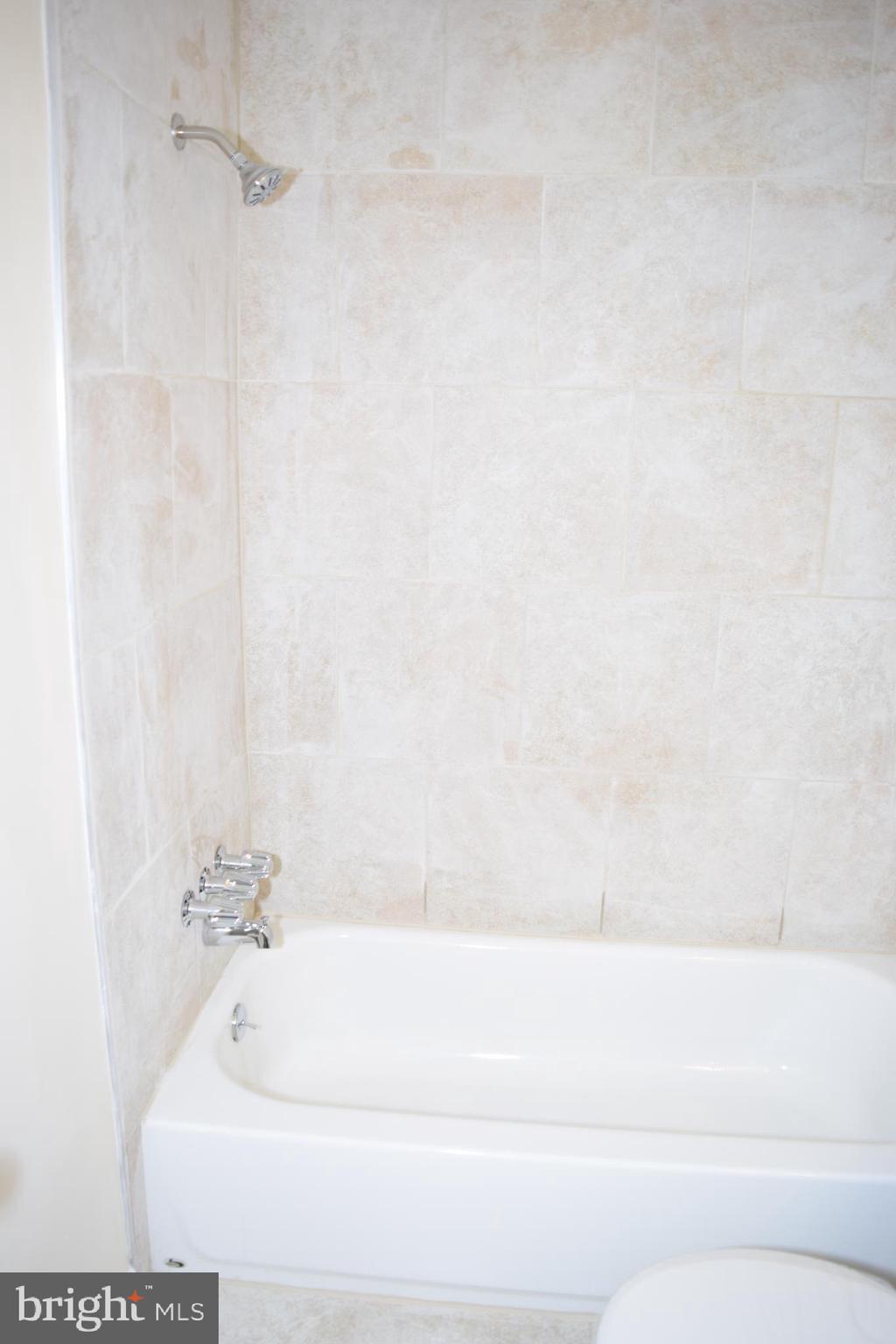 LONDON TOWNE - Residential