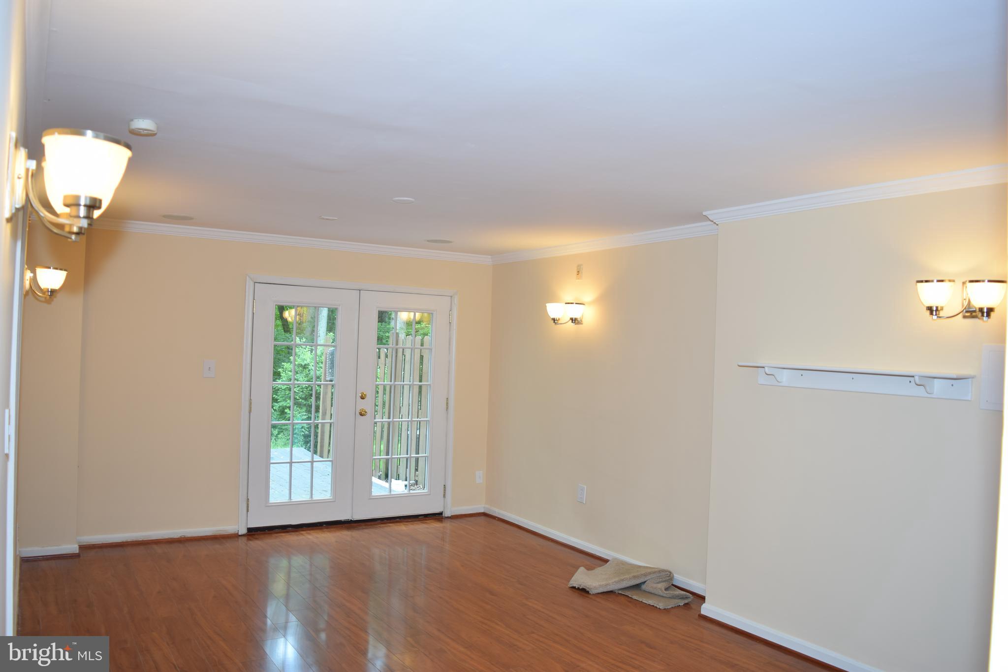 LONDON TOWNE - Residential