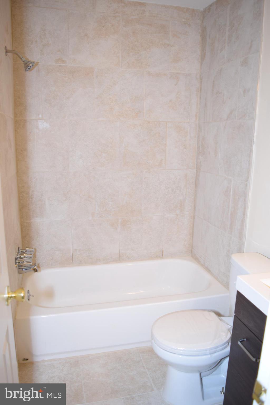 LONDON TOWNE - Residential