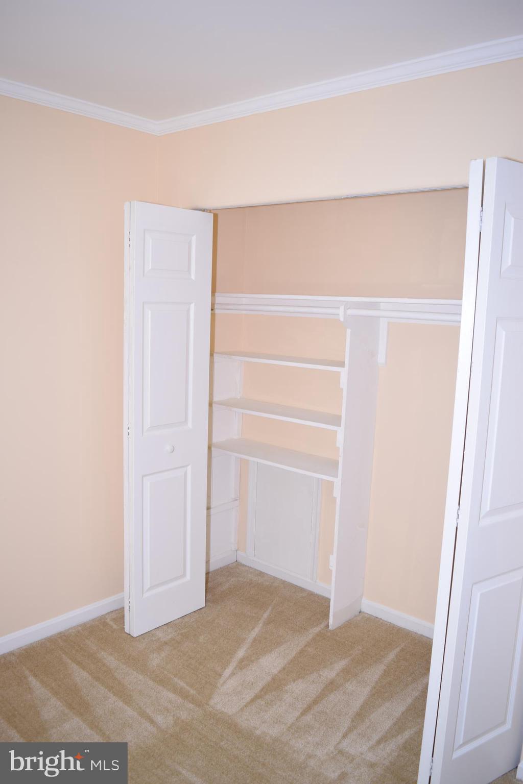 LONDON TOWNE - Residential