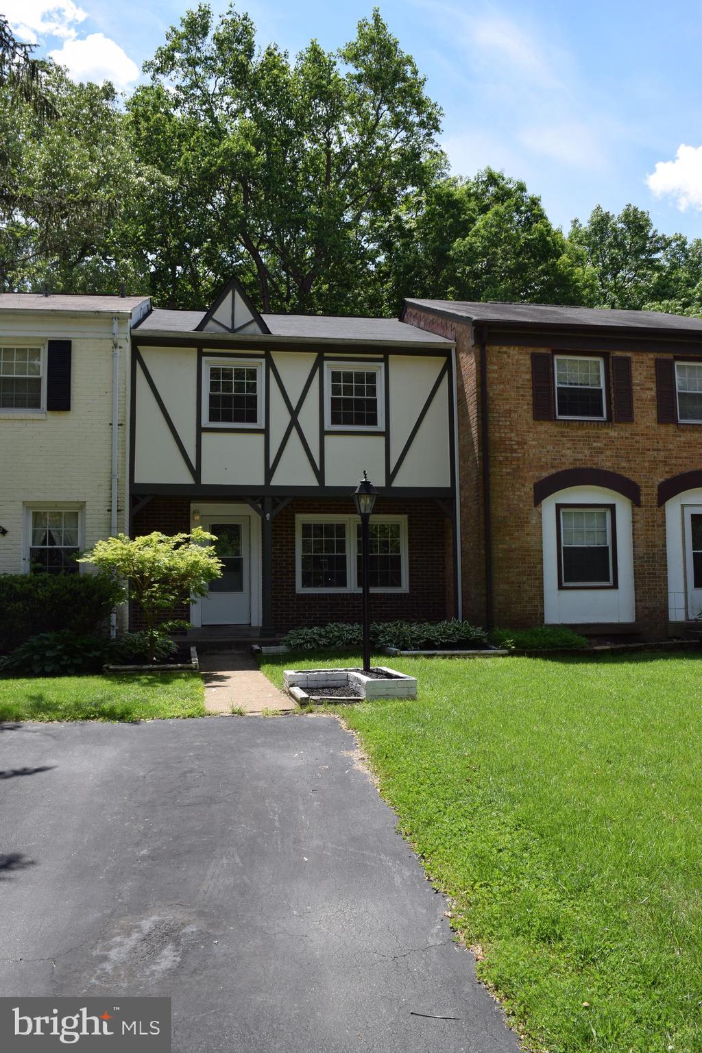 LONDON TOWNE - Residential