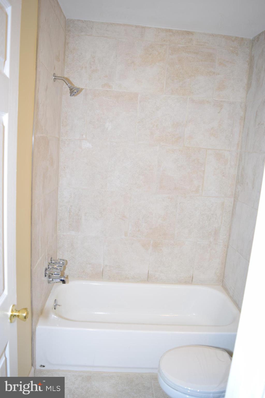 LONDON TOWNE - Residential