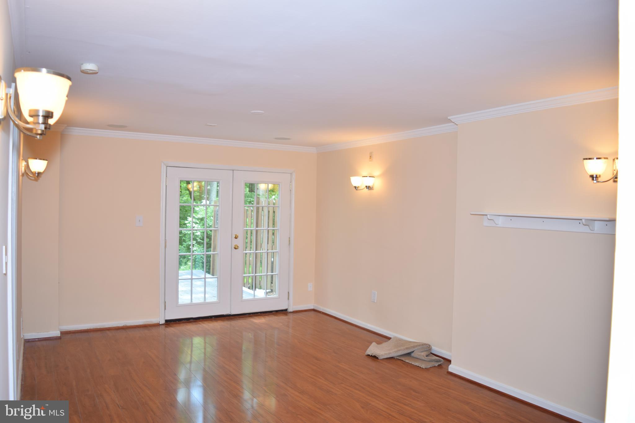 LONDON TOWNE - Residential