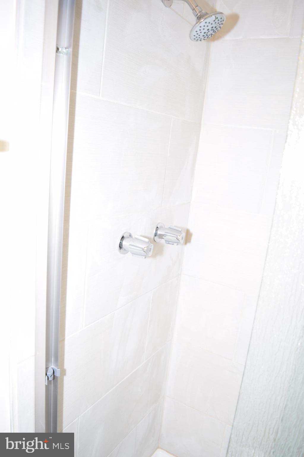 LONDON TOWNE - Residential