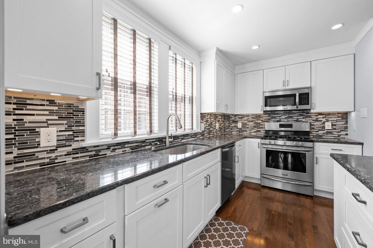 WYNNEWOOD PARK - Residential