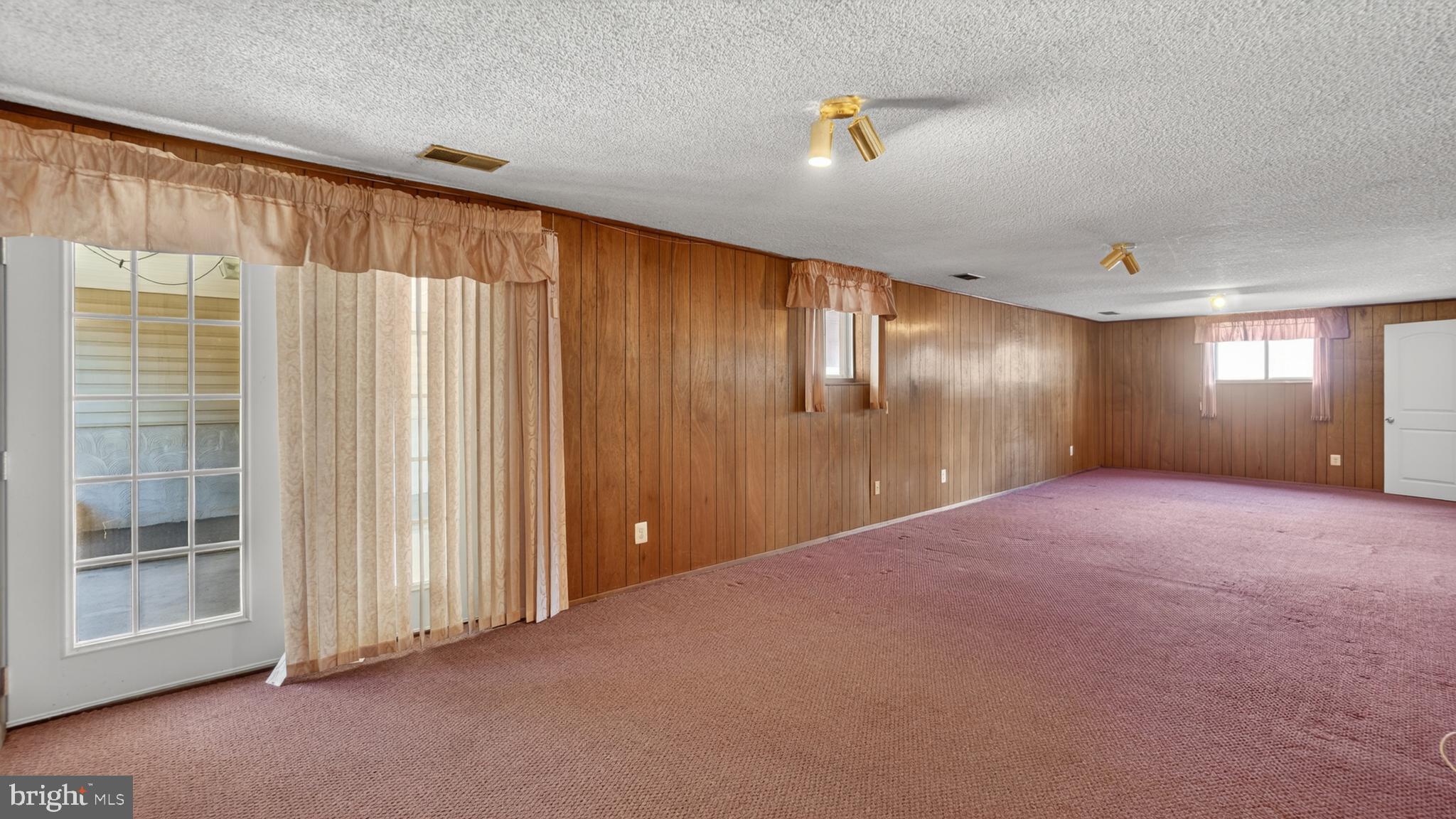 THE HIGHLANDS - Residential