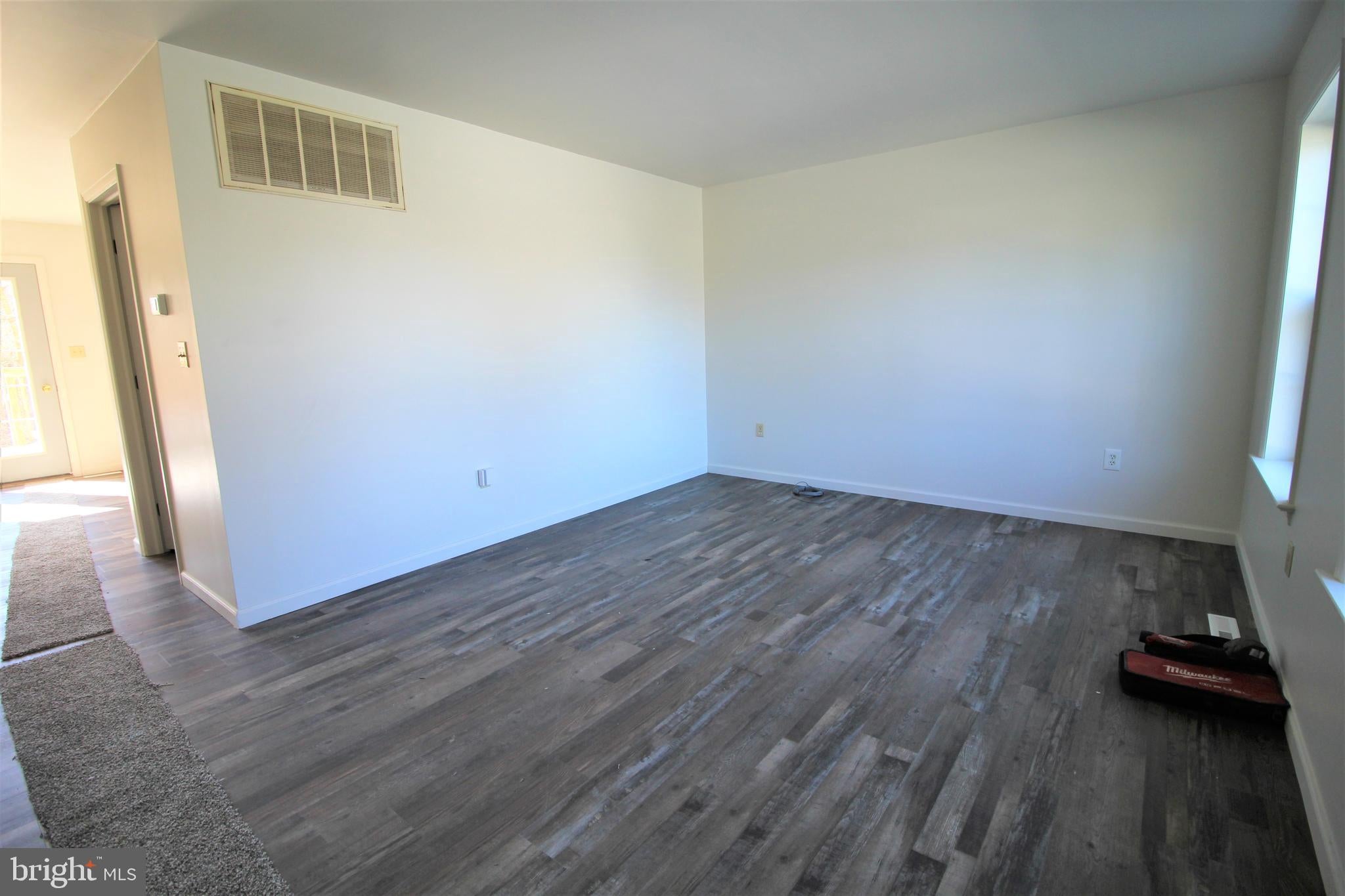 1431 VALLEY ROAD 1
