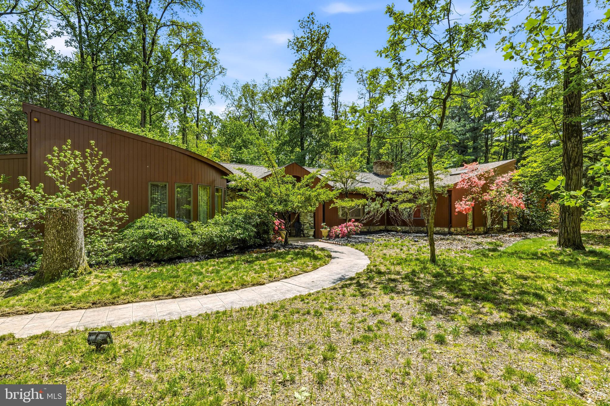1112 WINDING DRIVE