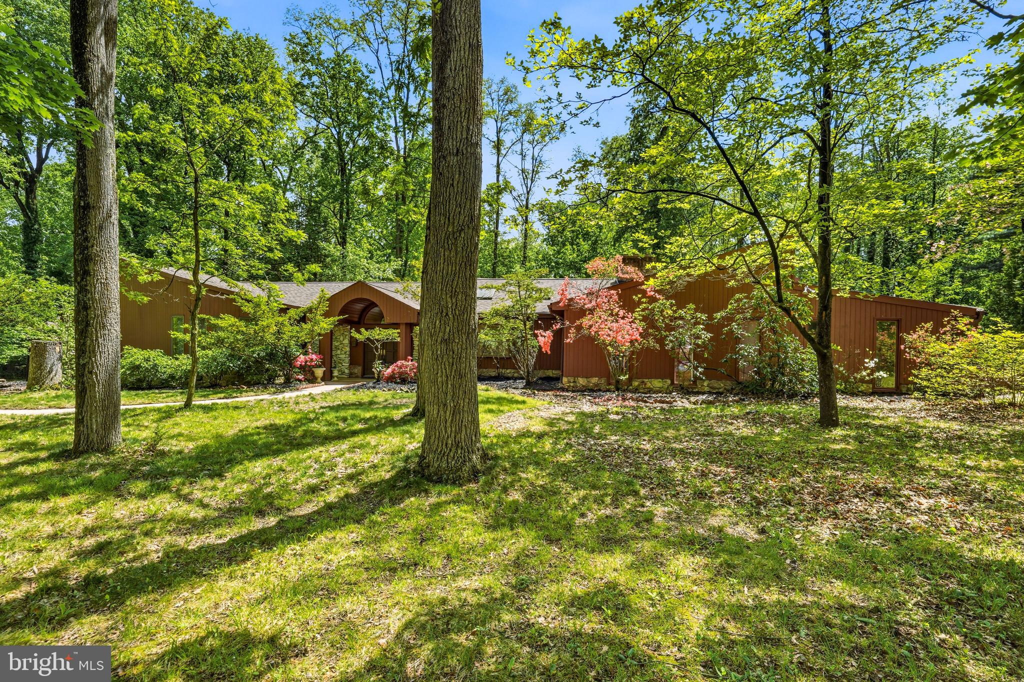 1112 WINDING DRIVE