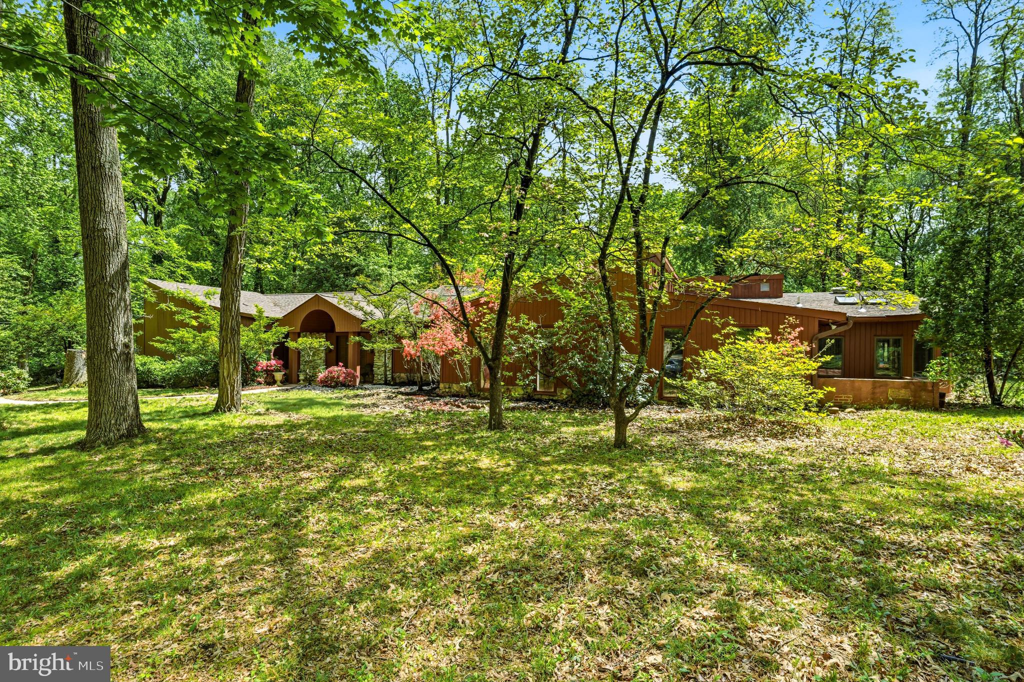 1112 WINDING DRIVE