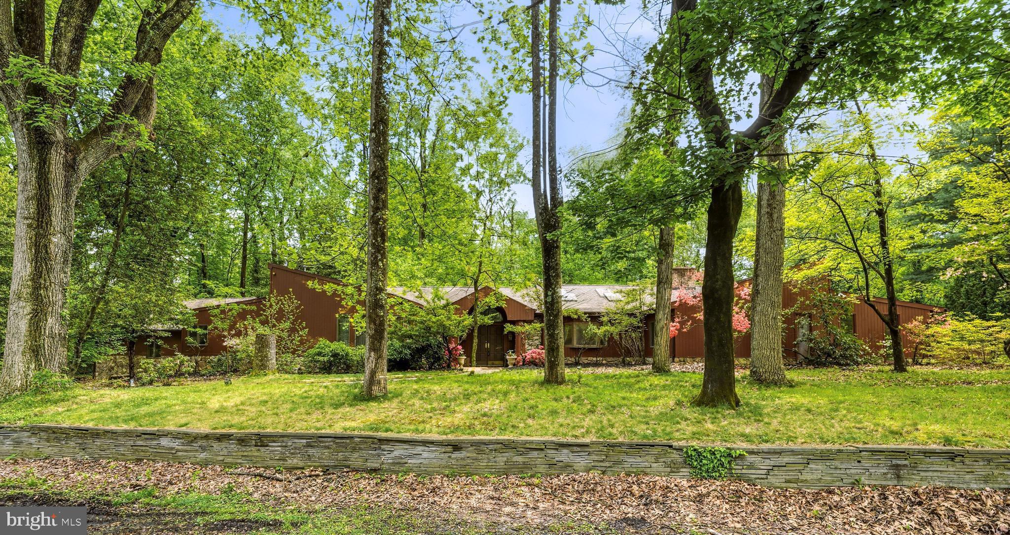 1112 WINDING DRIVE