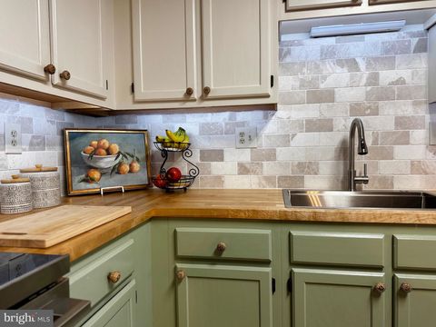 1005 ANDOVER COURT MARLTON NJ 08053