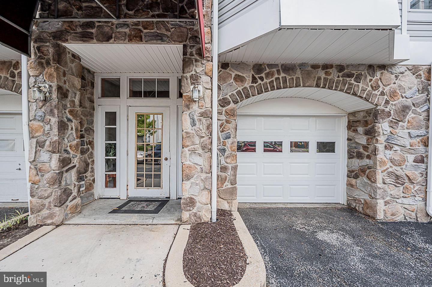 DEVON COURT - Residential