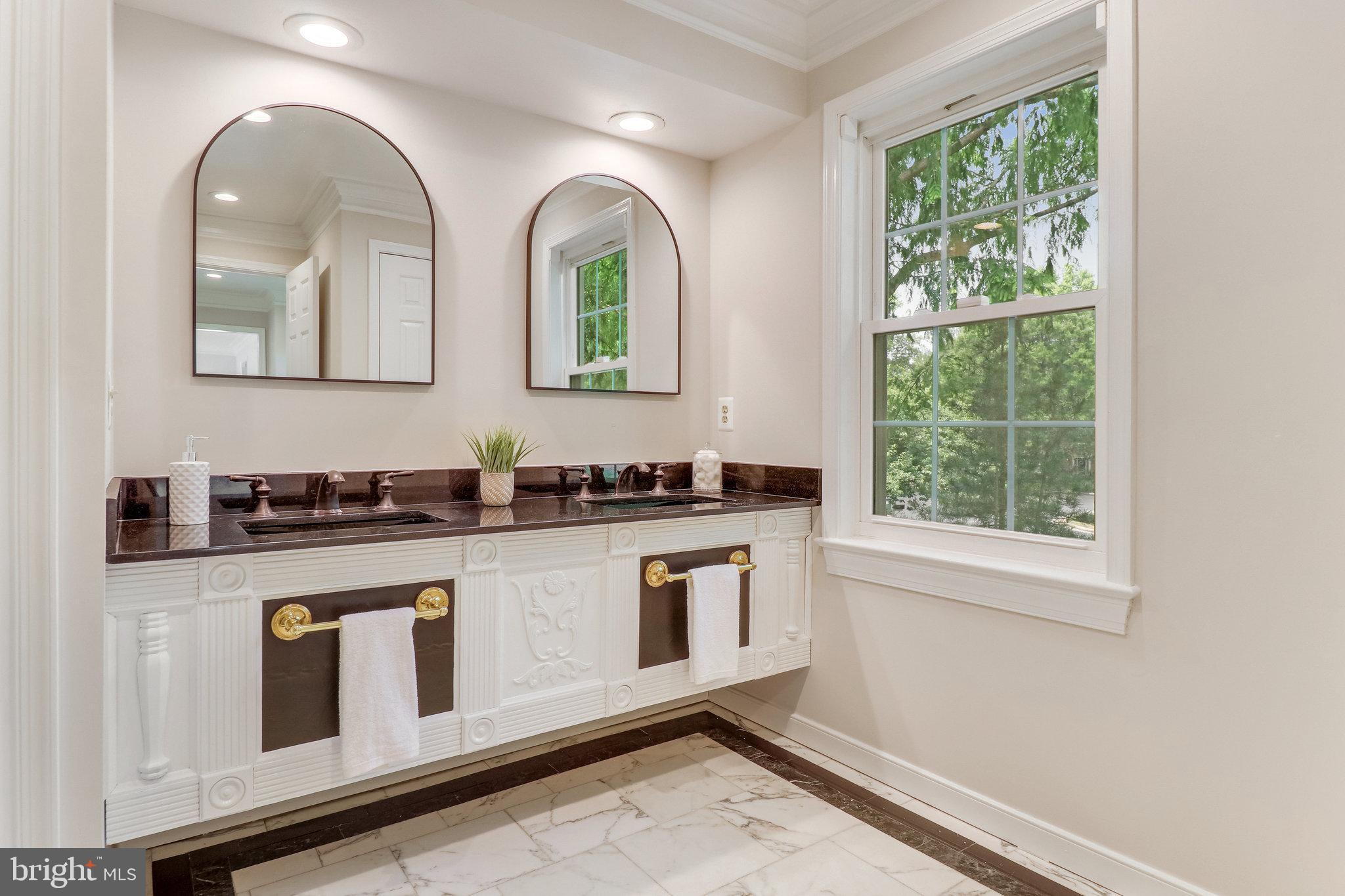 EMBASSY COURT - Residential