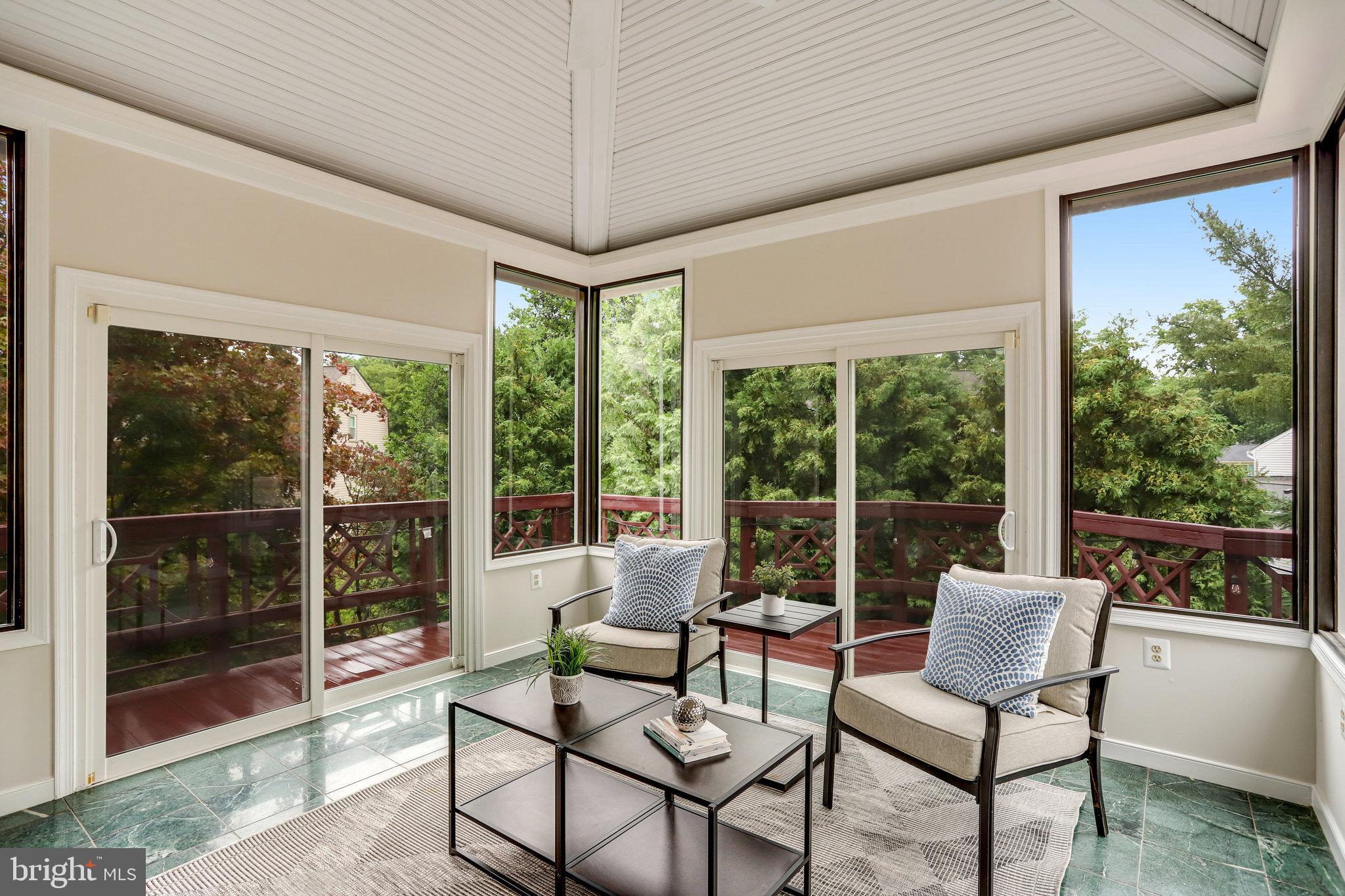 EMBASSY COURT - Residential