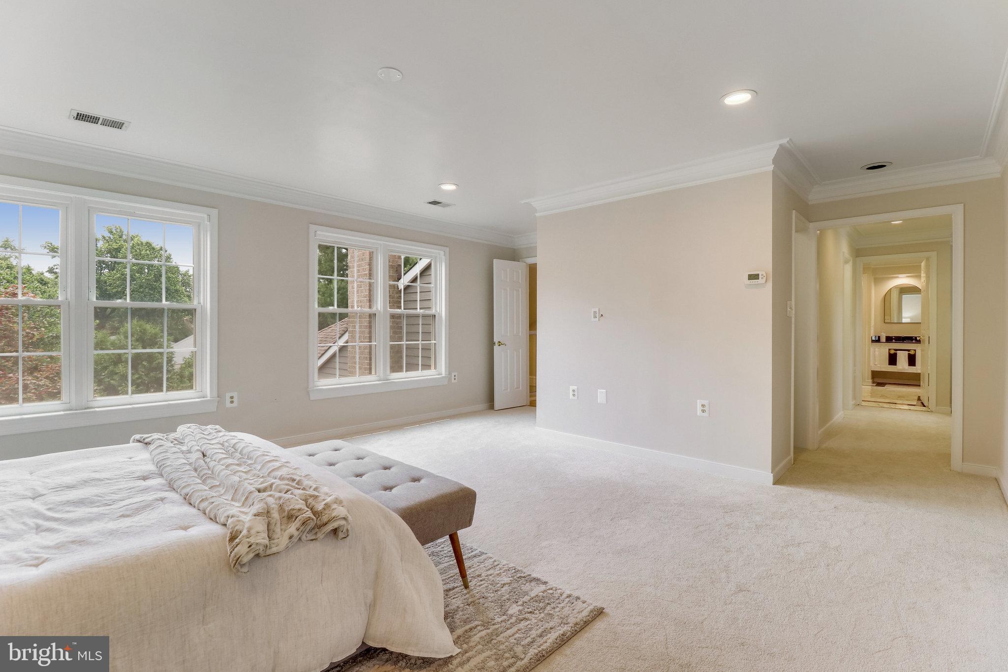 EMBASSY COURT - Residential