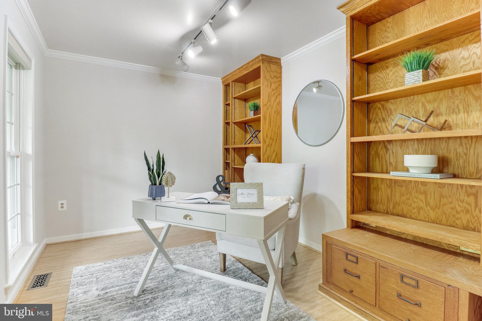 EMBASSY COURT - Residential