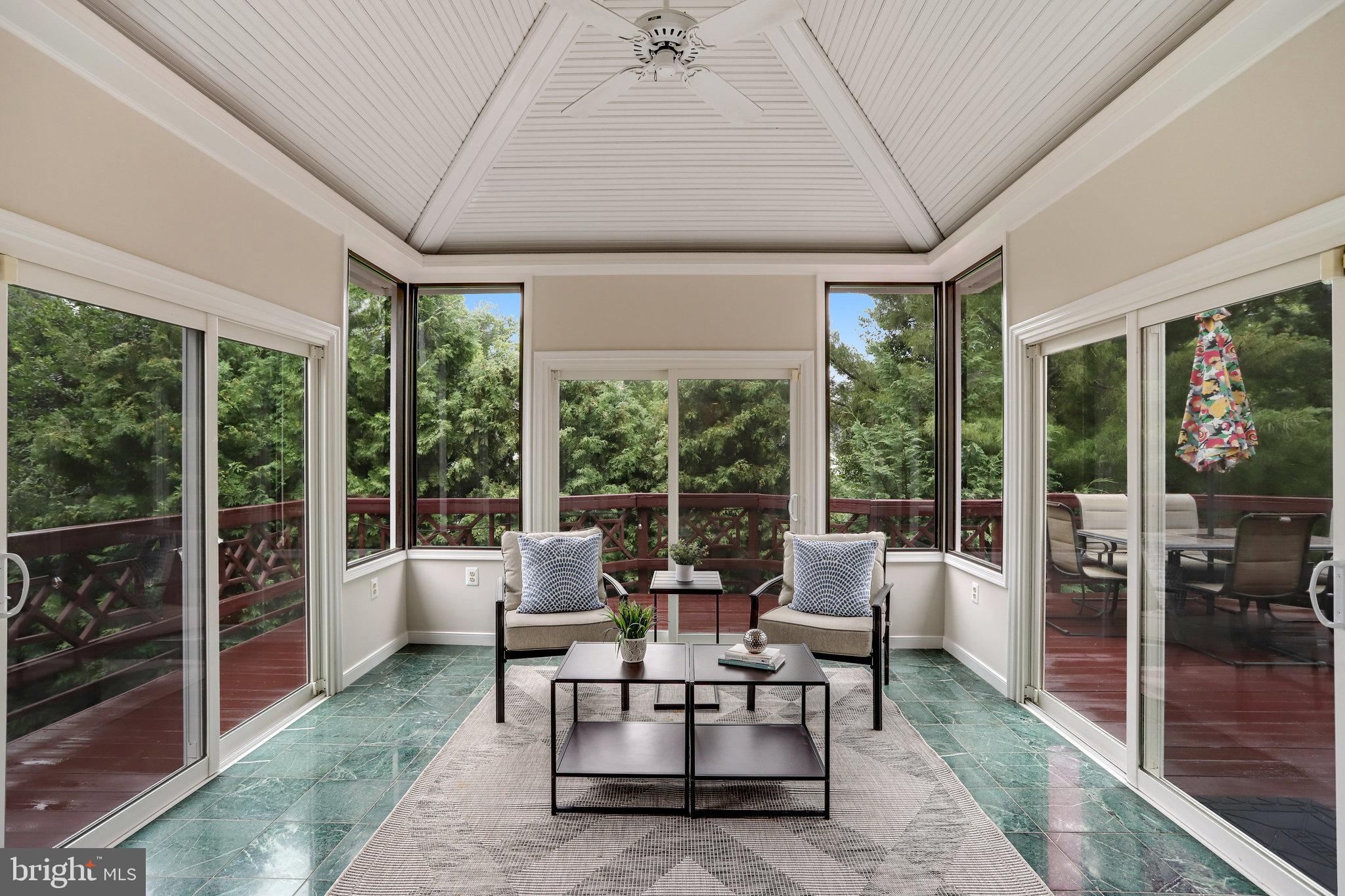 EMBASSY COURT - Residential