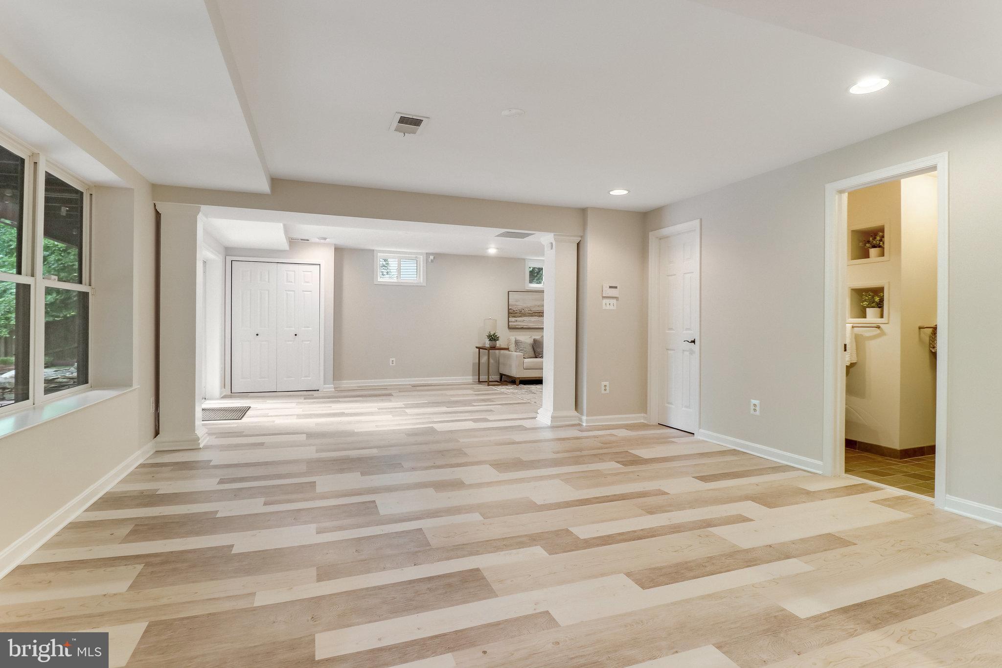 EMBASSY COURT - Residential