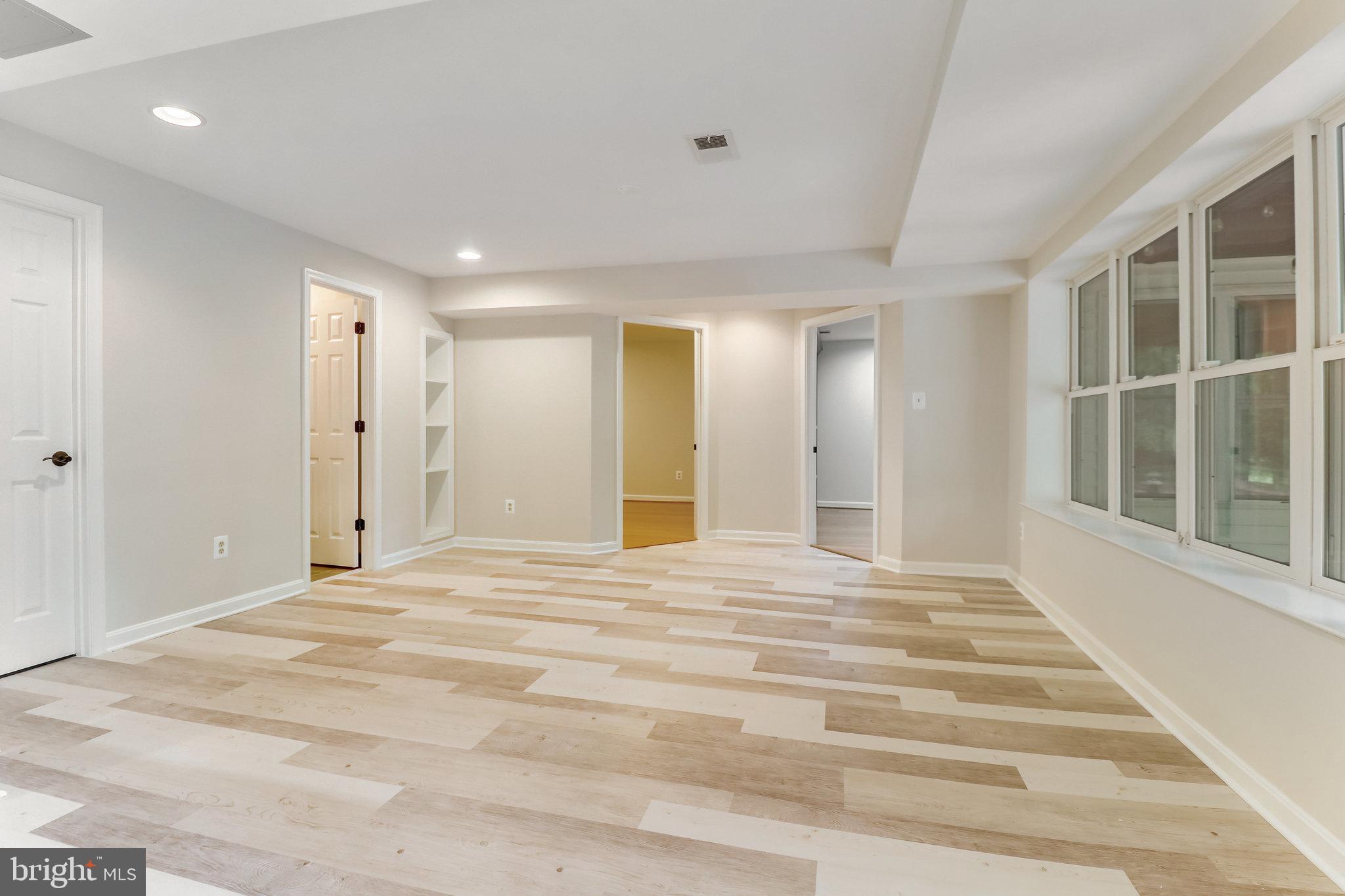 EMBASSY COURT - Residential