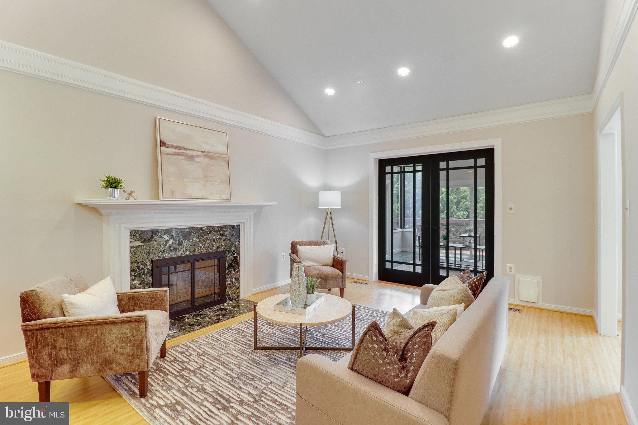 EMBASSY COURT - Residential