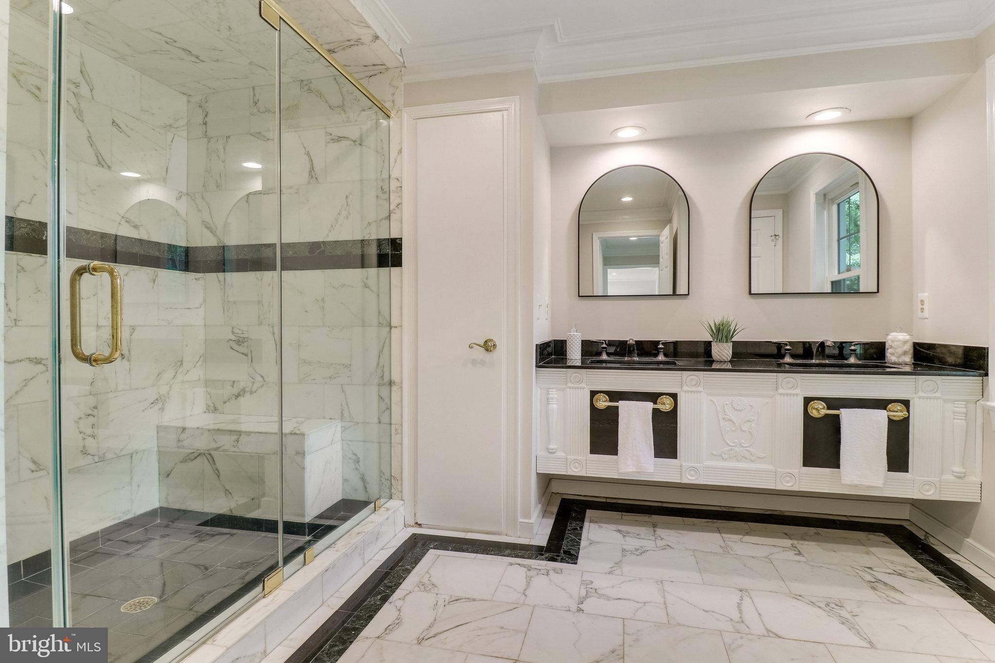 EMBASSY COURT - Residential