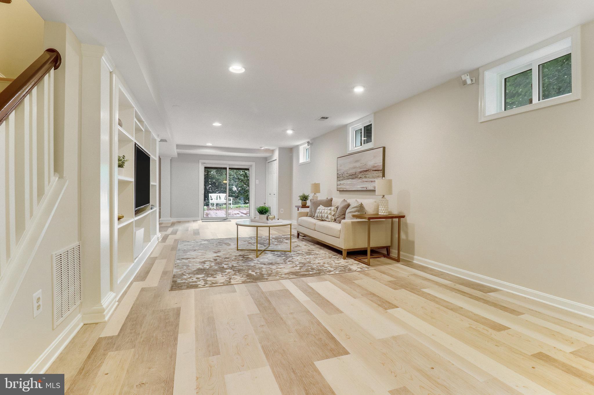 EMBASSY COURT - Residential