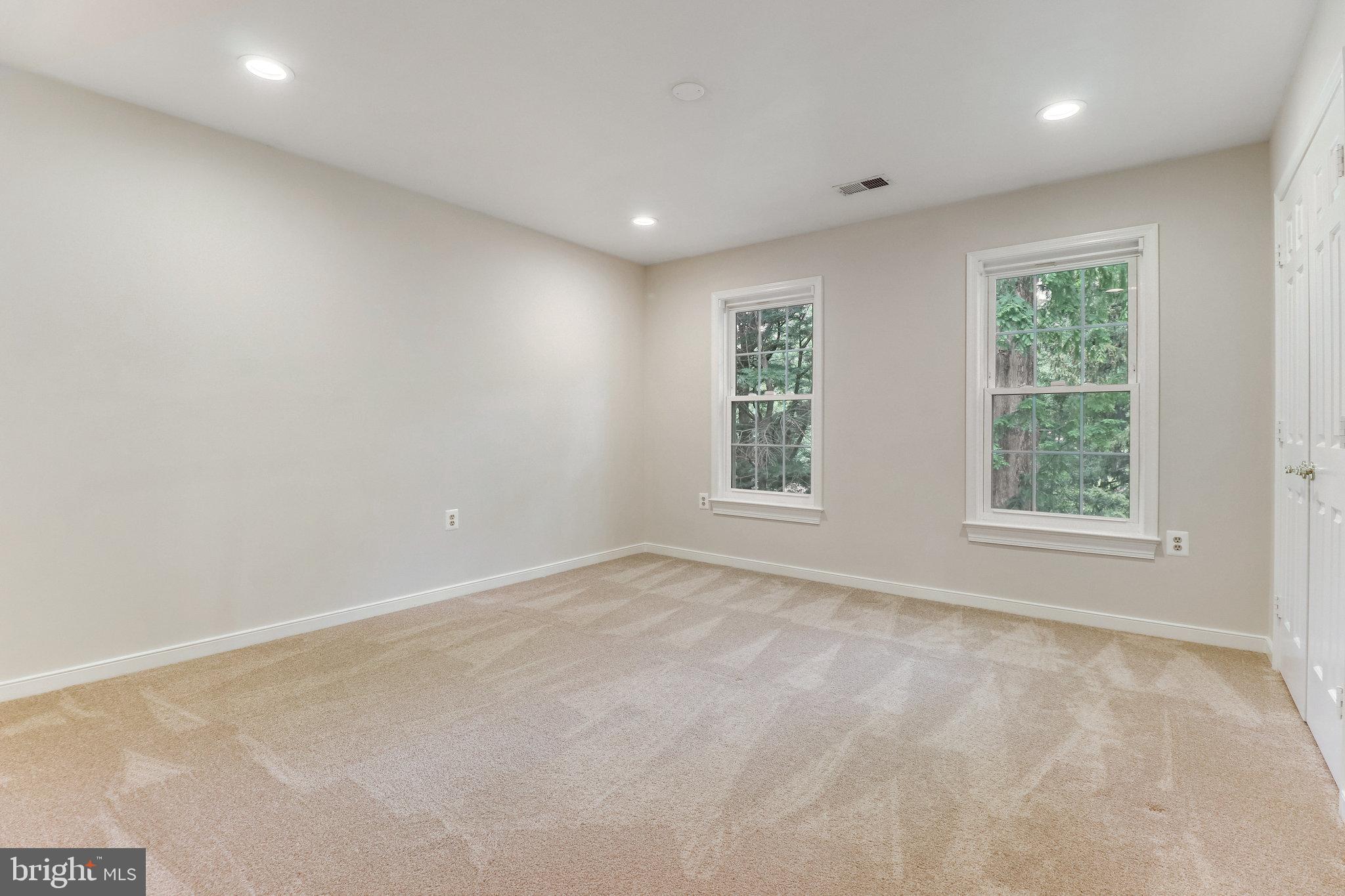 EMBASSY COURT - Residential