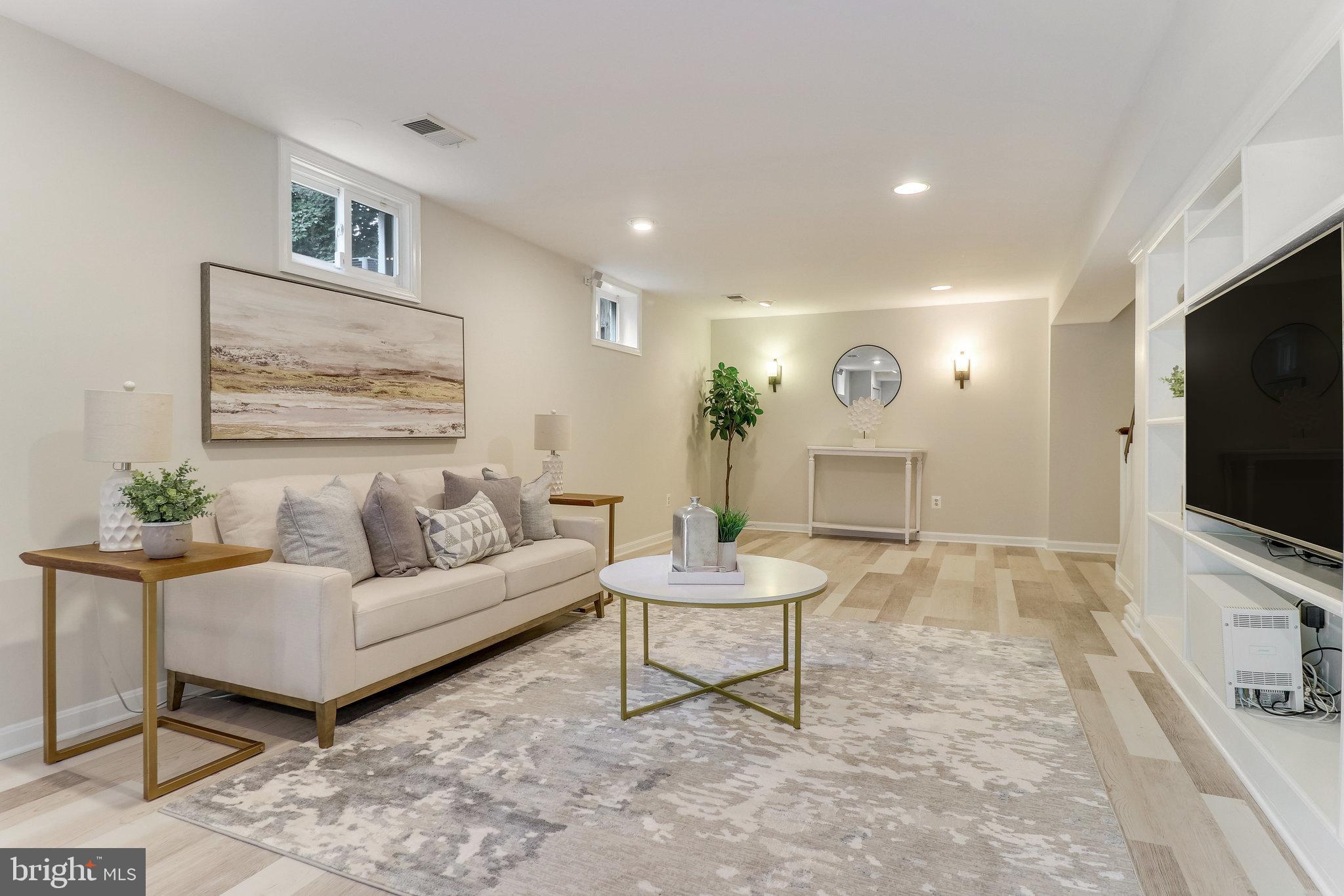 EMBASSY COURT - Residential