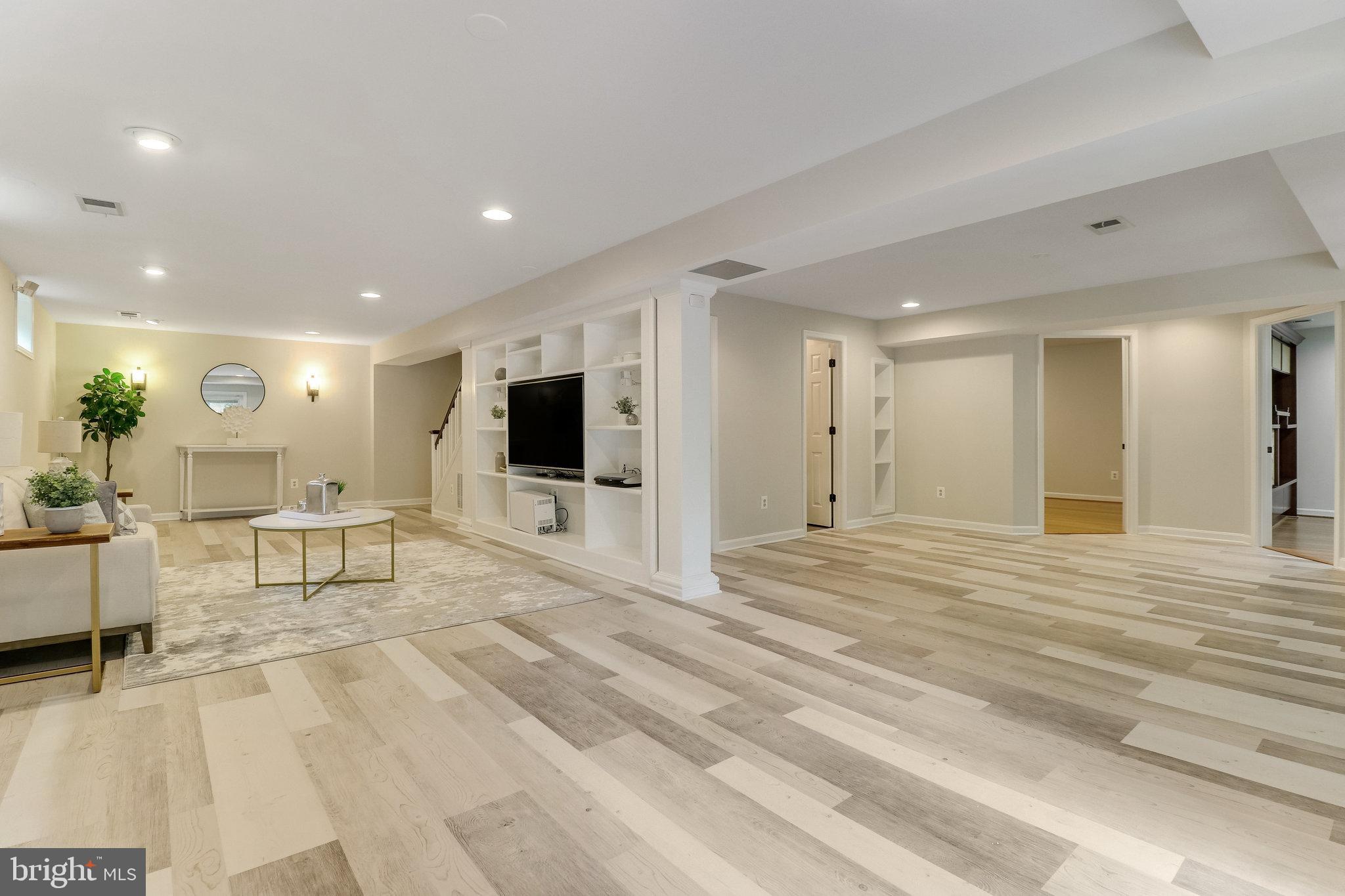 EMBASSY COURT - Residential