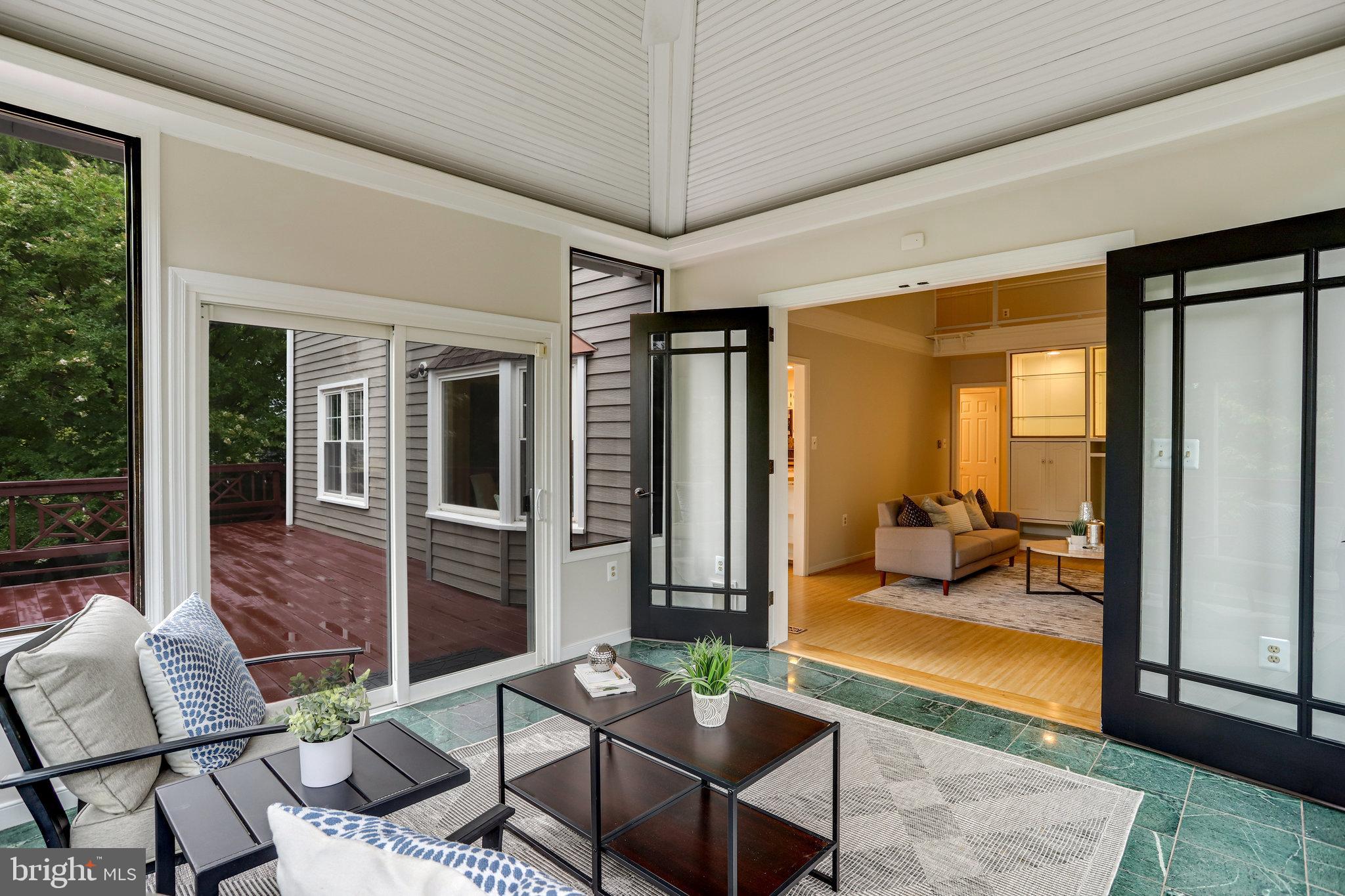 EMBASSY COURT - Residential