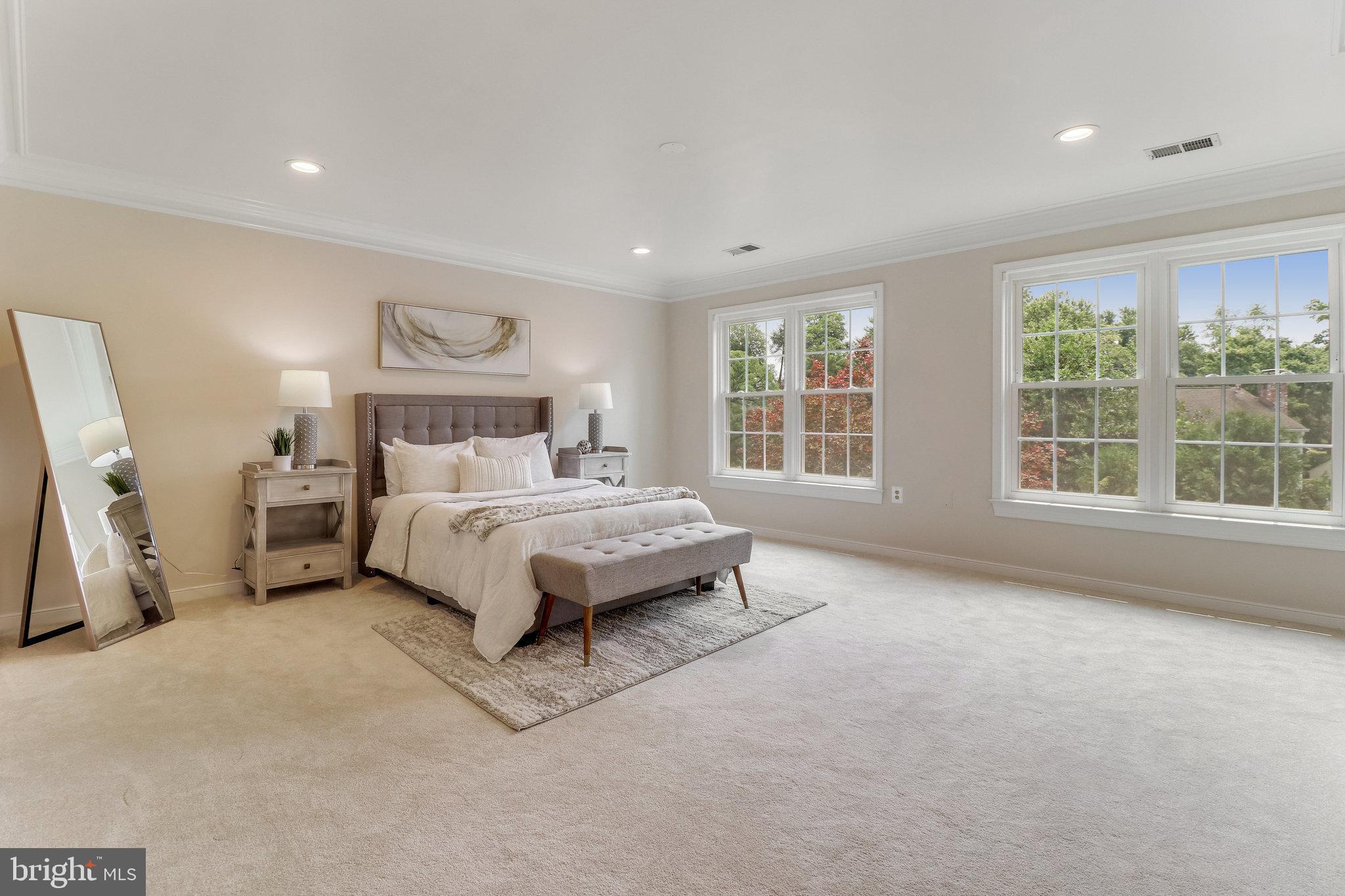 EMBASSY COURT - Residential