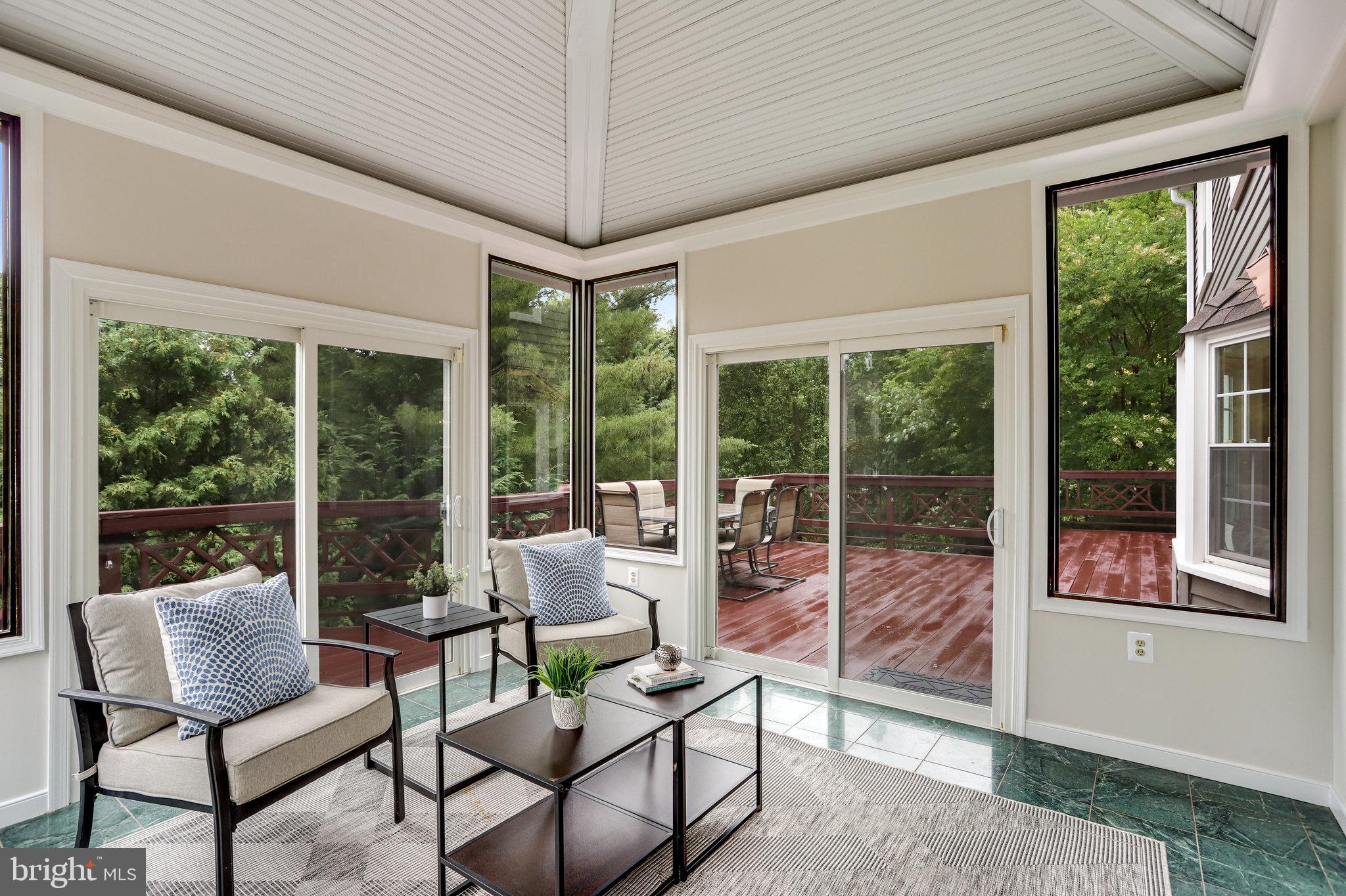 EMBASSY COURT - Residential