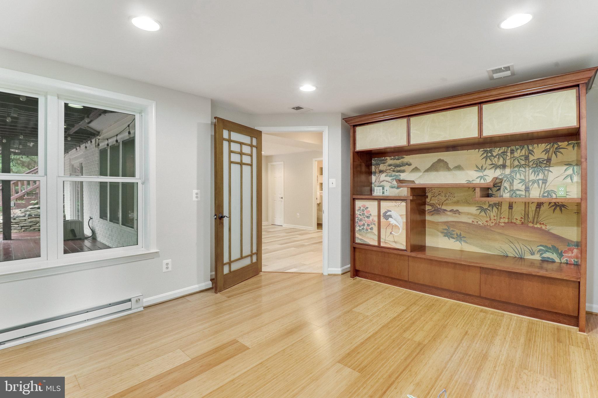 EMBASSY COURT - Residential