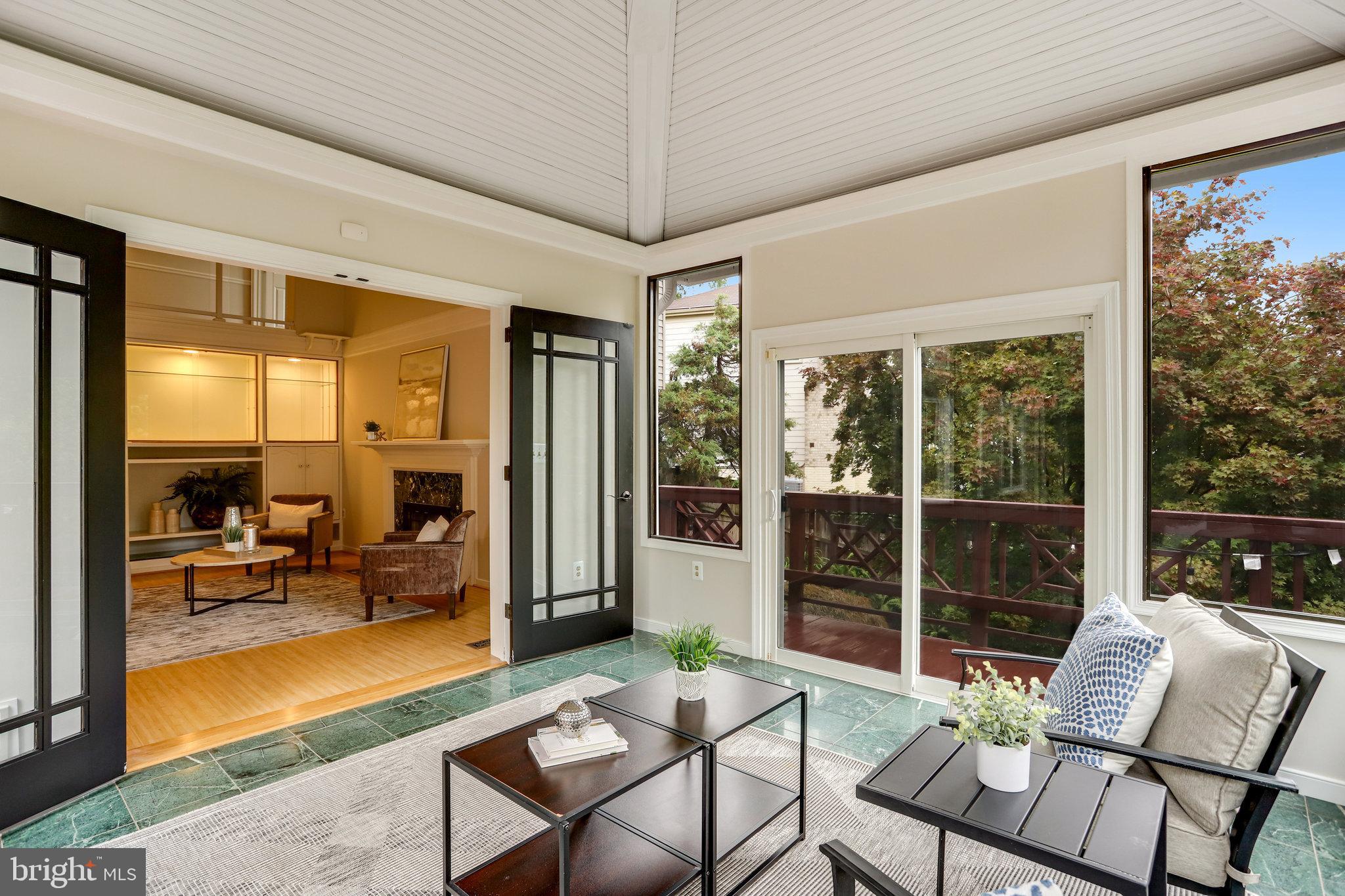 EMBASSY COURT - Residential