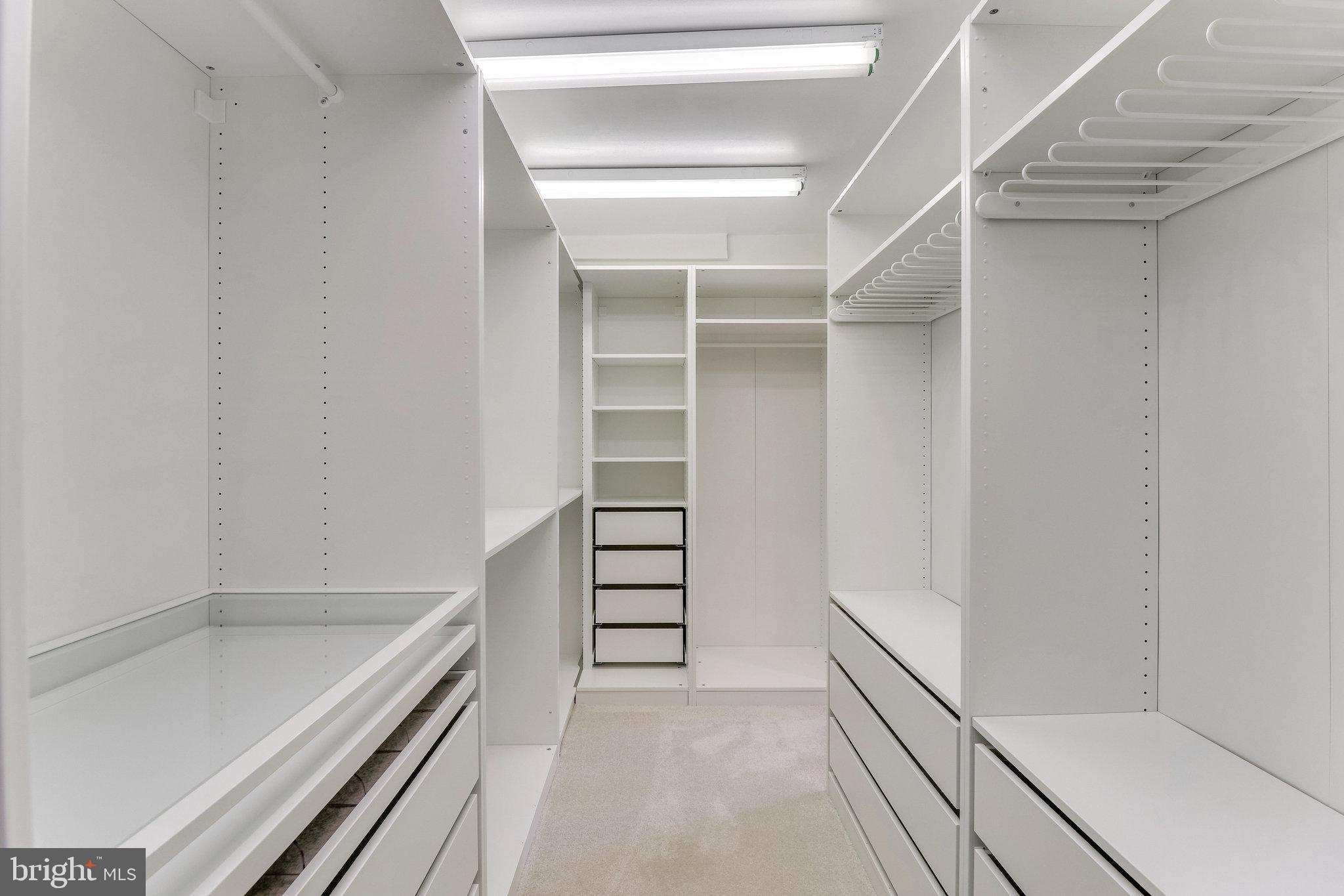 EMBASSY COURT - Residential