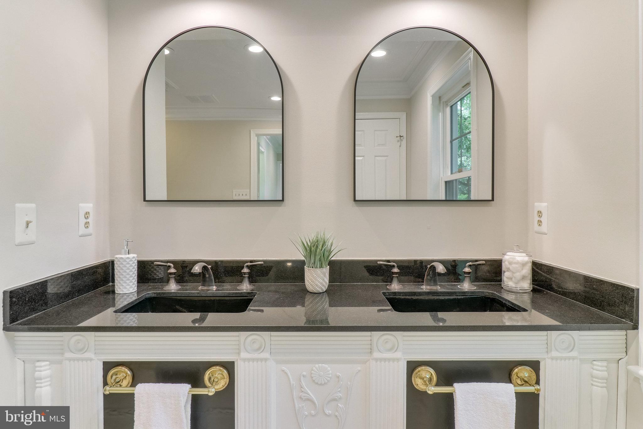 EMBASSY COURT - Residential