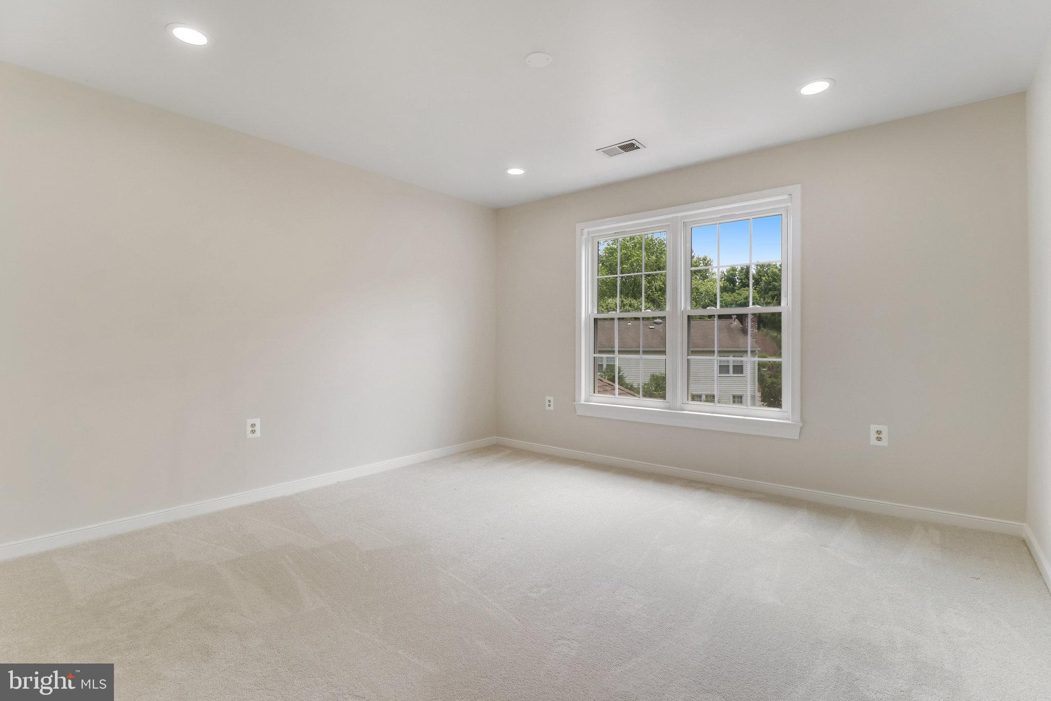 EMBASSY COURT - Residential