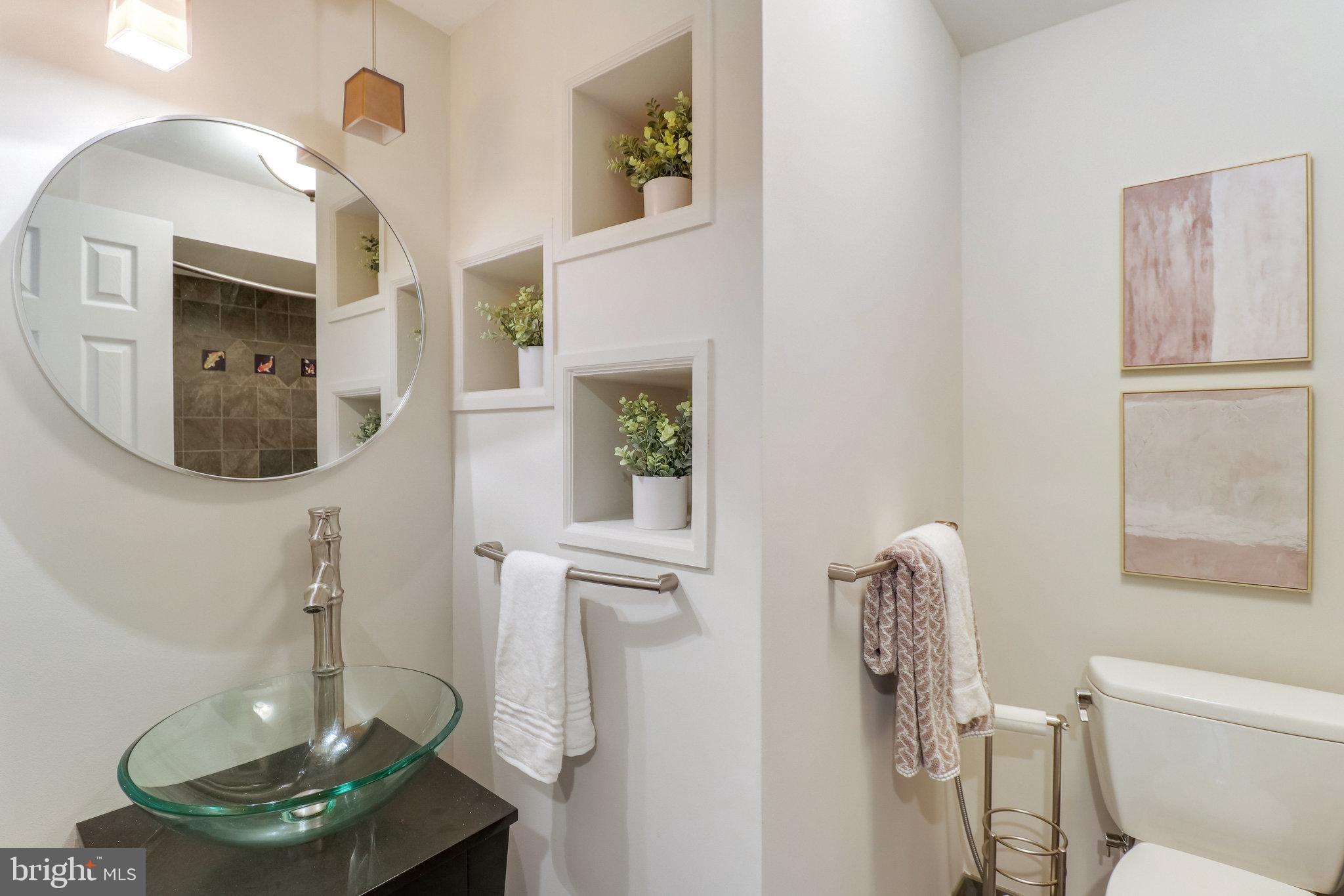 EMBASSY COURT - Residential