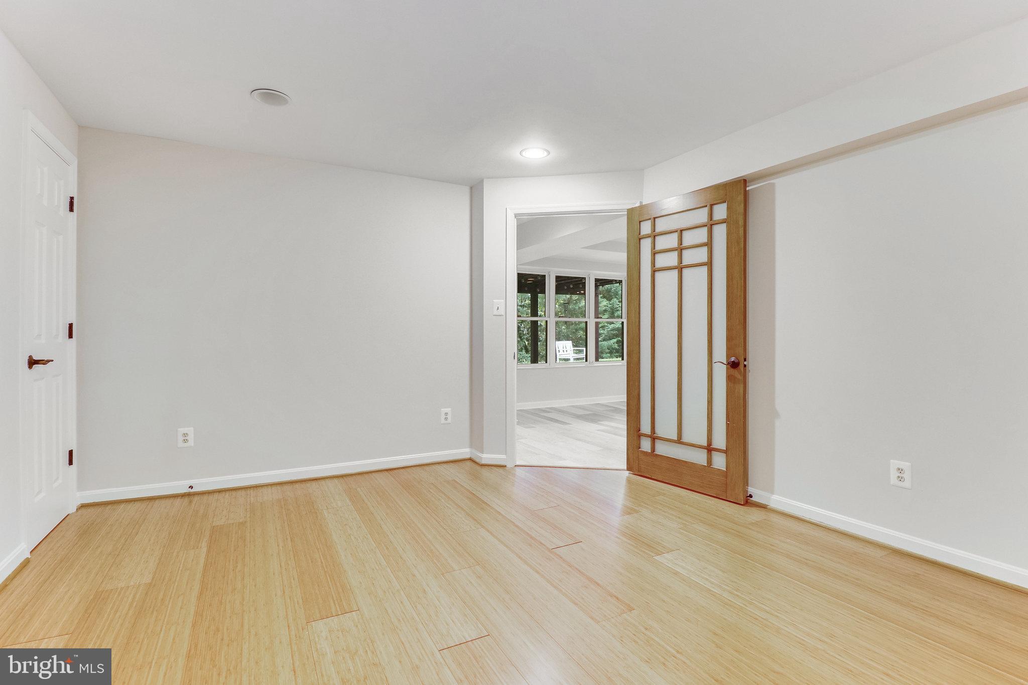 EMBASSY COURT - Residential