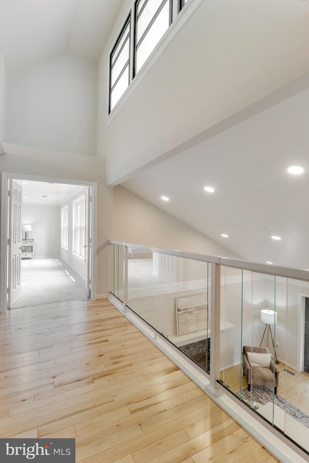 EMBASSY COURT - Residential