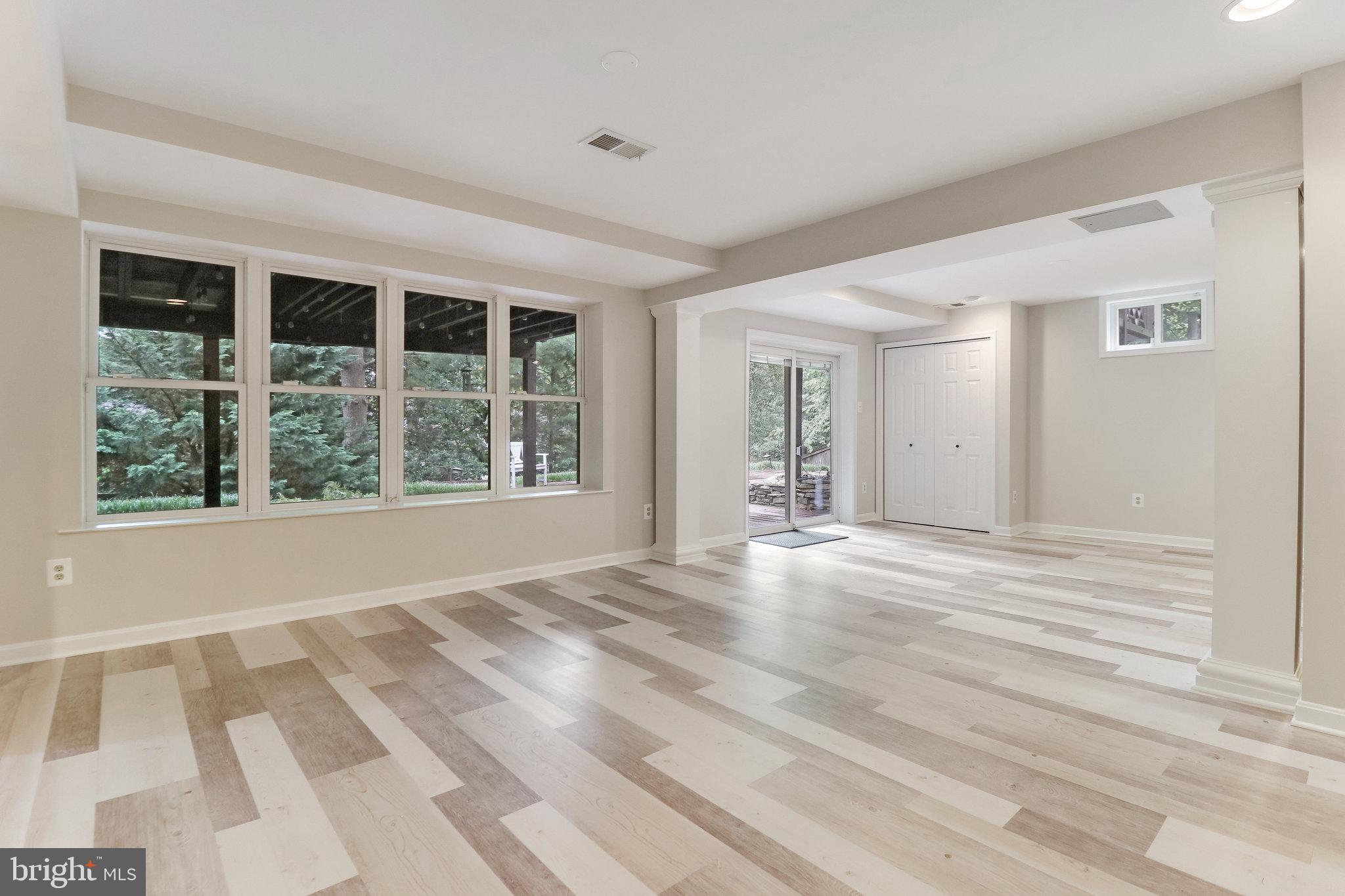 EMBASSY COURT - Residential