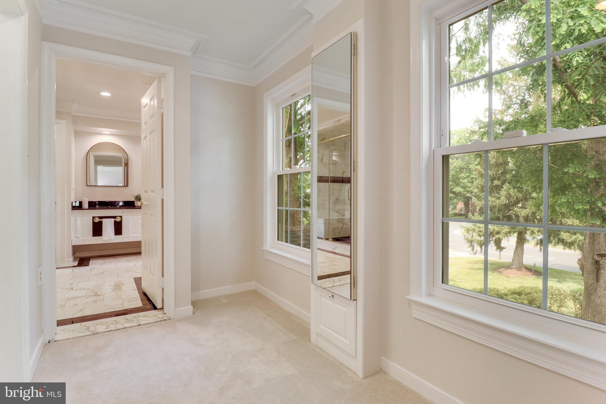 EMBASSY COURT - Residential